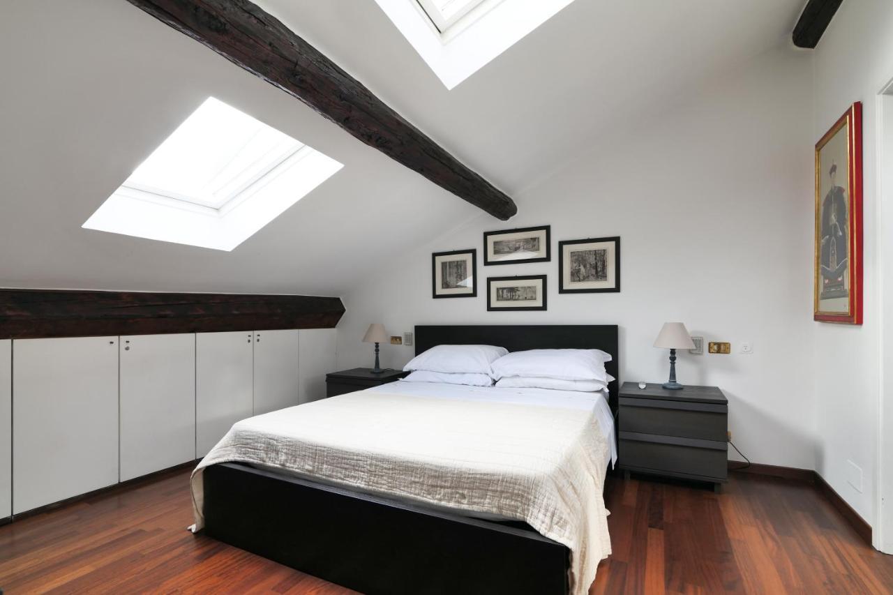 Elegant P.Venezia Attic Apartment Milan Luaran gambar