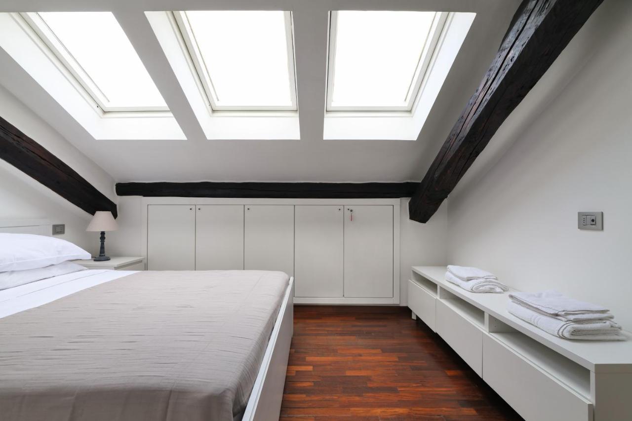 Elegant P.Venezia Attic Apartment Milan Luaran gambar
