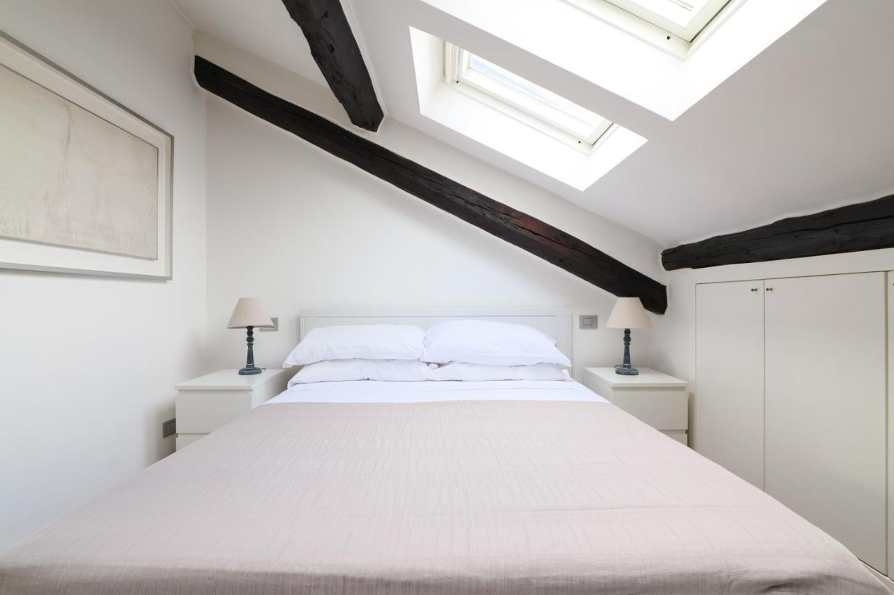 Elegant P.Venezia Attic Apartment Milan Luaran gambar