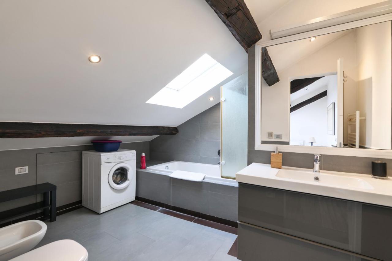 Elegant P.Venezia Attic Apartment Milan Luaran gambar