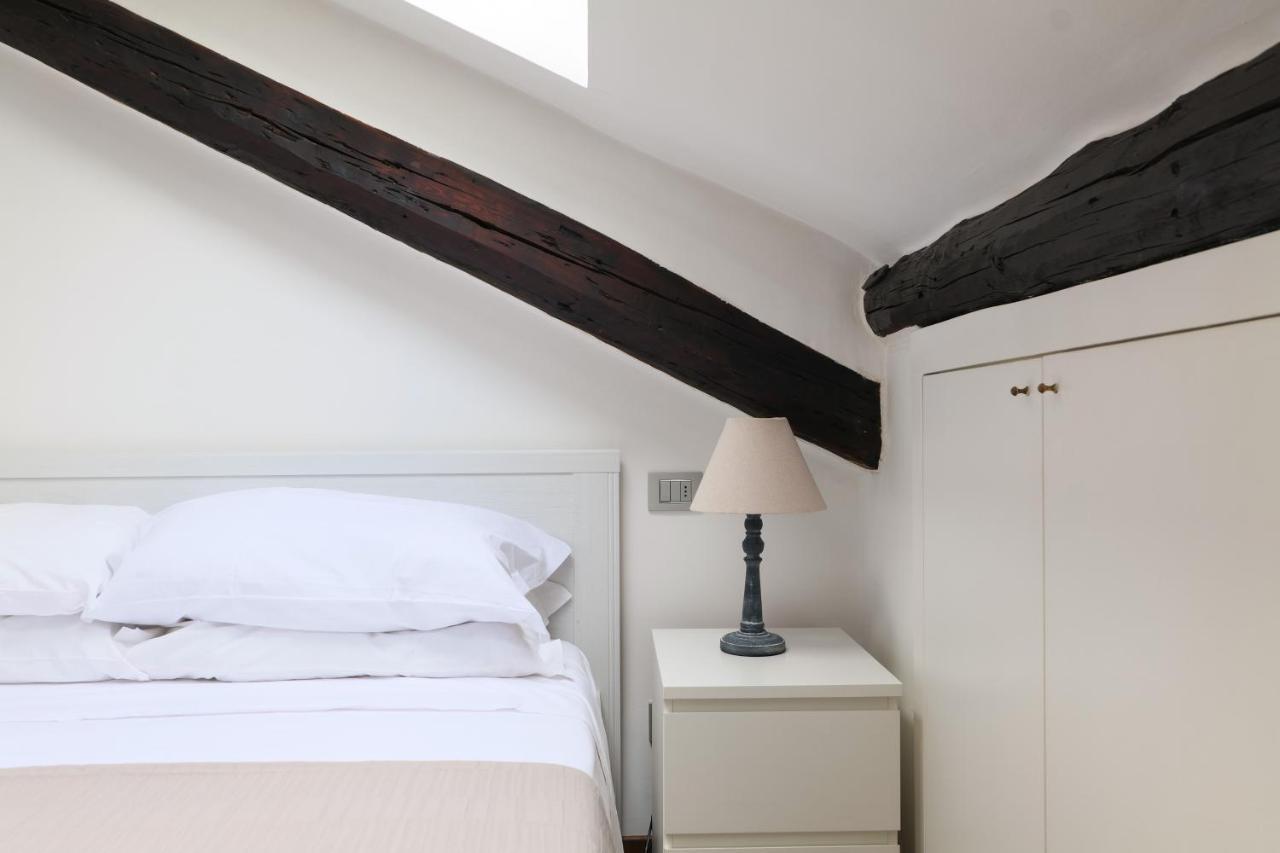 Elegant P.Venezia Attic Apartment Milan Luaran gambar