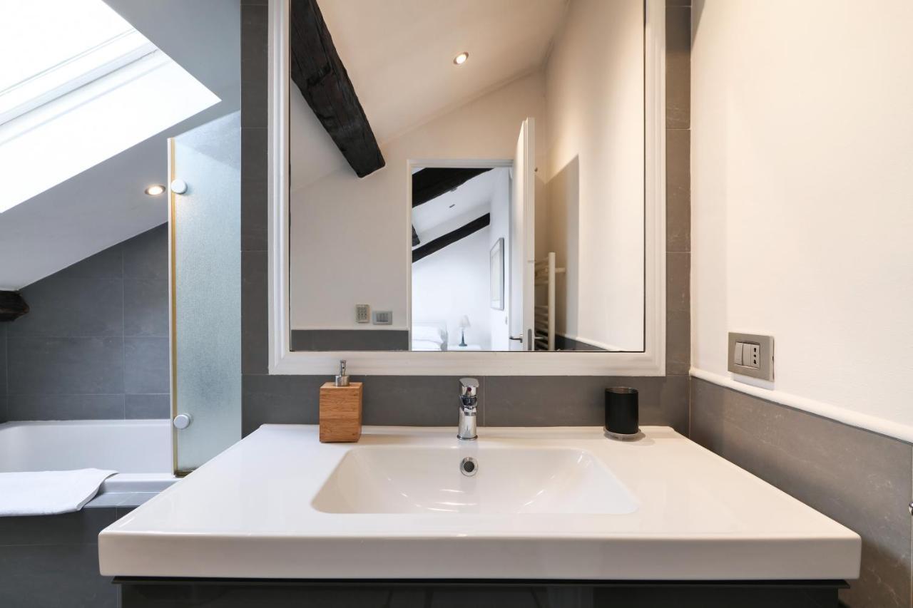 Elegant P.Venezia Attic Apartment Milan Luaran gambar