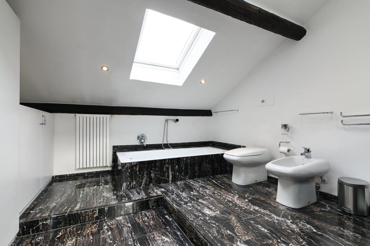 Elegant P.Venezia Attic Apartment Milan Luaran gambar