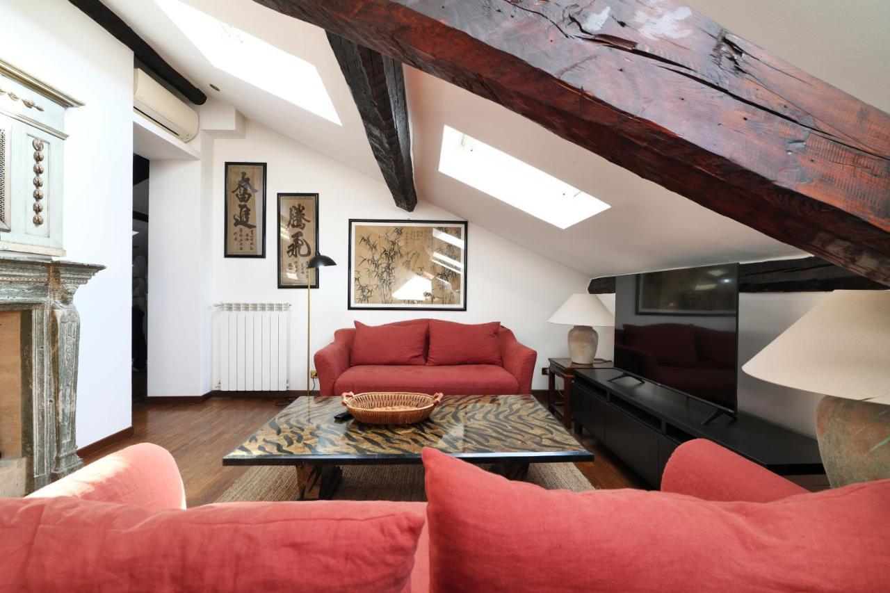 Elegant P.Venezia Attic Apartment Milan Luaran gambar